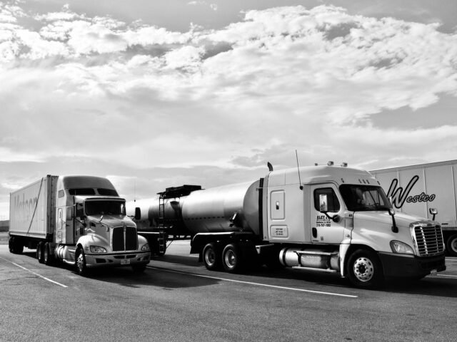 Benefits of Hiring a Local Truck Accident Attorney in Texas & How to Choose the Right Truck Accident Lawyer